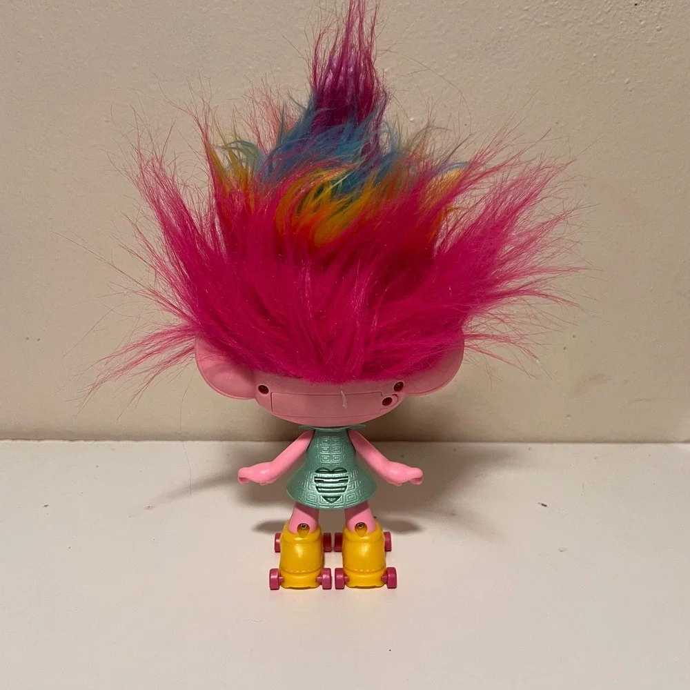 Hasbro Trolls World Tour Dancing Singing Poppy Doll Pink Rainbow Hair‎ Skates12